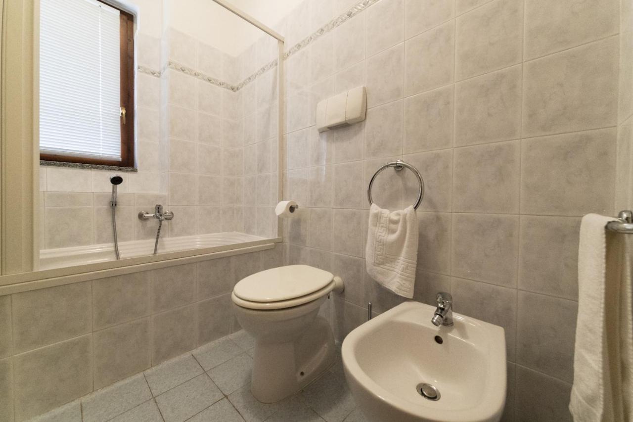 2-Bedroom Lakeview Apartment At The Lake Acquaseria Exterior photo